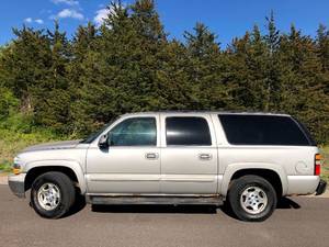 2004 Chevy Suburban - 4x4 - 2 OWNER