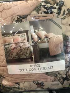 lot 4 image: Hallmart Collectibles Lillith 8-Pc. Queen Size Comforter and Quilt Set, S053-0001, NEW