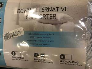 lot 49 image: UNIKOME Lightweight Down Alternative Comforter, FullQueen, NEW