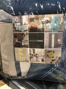 lot 68 image: Madison Park Palisades 6-Pc. FullQueen Duvet Cover Set, NEW