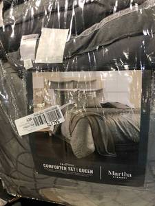 lot 70 image: Martha Stewart Collection  Radiant Day 14-Pc. Queen Comforter Sets, NEW