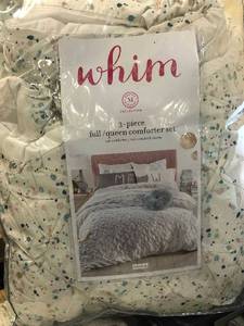 lot 74 image: Whim  Pleated Drop 3-Pc. FullQueen Comforter Set, NEW