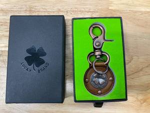 lot 77 image: LUCKY BRAND Lot of 16-  Leather Keychain Rings Brass Clover Leaf Charm