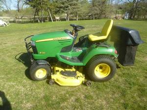 lot 1 image: John Deere X720 Ultimate