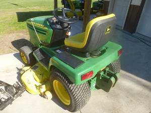 lot 2 image: John Deere 345 Lawn Tractor