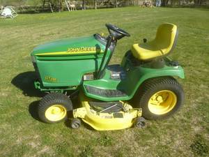 lot 8 image: John Deere GT 235 Lawn Tractor
