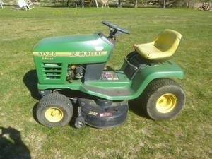 lot 10 image: John Deere XTX 38 Lawn Tractor
