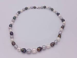 lot 104 image: Multi-Colored Graduating Pearl Necklace