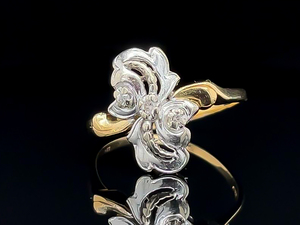 lot 81 image: Vintage Two-Toned Swirl Diamond Estate Ring in 14k Gold $850 Retail
