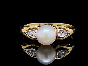 lot 90 image: Pearl and Diamond Estate Ring in 14k Gold $750 Retail