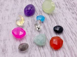 lot 80C image: 35.16 Carats of Gemstones Opal, Topaz, Amethyst, etc.