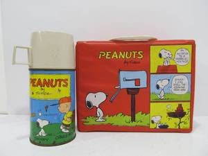 lot 21 image: Vintage SNOOPY Peanuts Lunchbox wThermos