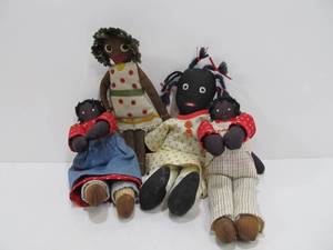 lot 36 image: Group of Vintage Cloth Dolls