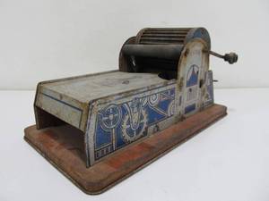 lot 39 image: Vintage MARX Tin Litho Toy Printing Press