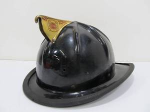 lot 72 image: Vintage CAIRNS Model 900 Firefighters Helmet