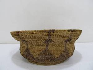 lot 103 image: Old Vintage Native American Woven Basket