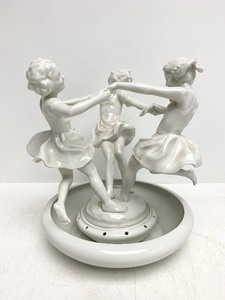 lot 173 image: Large Antique Hutschenreuther German Porcelain Figural Group