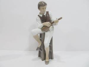 lot 181 image: Large Vintage BING & GRONDAHL Porcelain Figurine - Man Playing Guitar #1600