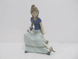 lot 182 image: Vintage NAO by Lladro Porcelain Figurine - Girl w Puppies