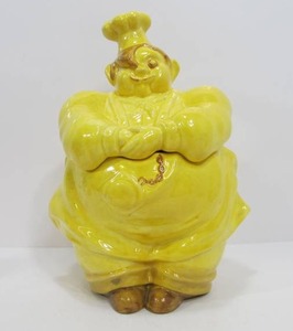 lot 184 image: Vintage RED WING 1940s Chef Pierre Hand Painted Cookie Jar - Yellow