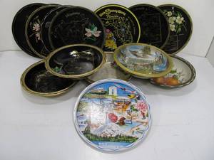 lot 185 image: Large Lot of Vintage 1950s Metal US State Trays & Bowls
