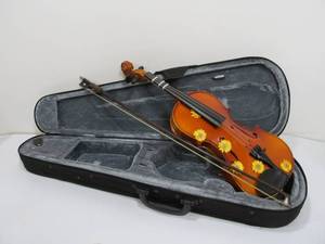 lot 189 image: Skylark Brand Violin wCase & Bow