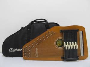 lot 285 image: Vintage Oscar Schmidt Autoharp w Accessories & case.