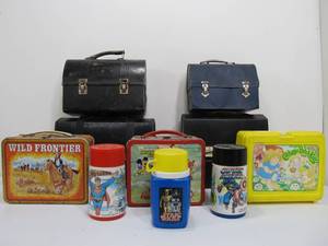 lot 243 image: Lot of Assorted Vintage Lunch Boxes & Thermoses