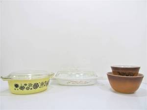 lot 256 image: 4 Pieces of Vintage Pyrex