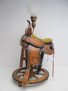 lot 208 image: Very Cool Vintage Western Saddle Table Lamp