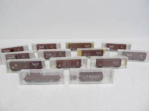 lot 217 image: Lot of 13 Assorted SOUTHERN PACIFIC N Scale Model Train Boxcars etc