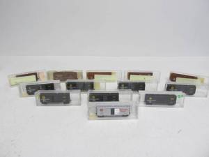lot 218 image: Lot of 13 Assorted SOUTHERN PACIFIC N Scale Model Train Boxcars - Including Custom