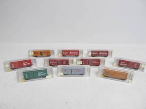 lot 219 image: Complete N Scale Micro Trains GREAT NORTHERN Circus Set - Never Run