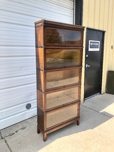 lot 1 image: Antique Quartersawn Oak GLOBE WERNICKE 5-Section Stacking Lawyers Bookcase