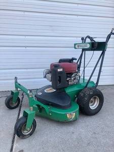 lot 7 image: Working BILLY GOAT Commercial Walk-Behind 33 Triple Blade Lawnmower