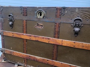 lot 354 image: Nice Antique Steamer Trunk