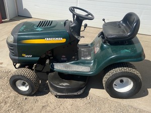 lot 5 image: Craftsman LT1000 Lawn Tractor