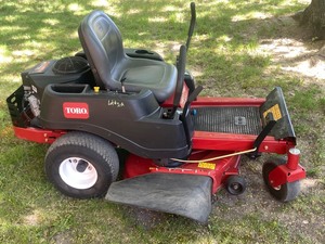 lot 1-A image: Toro Time-Cutter SS-4260 Lawn Mower