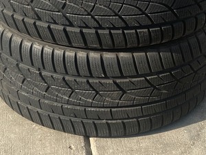 lot 8 image: Set Of (4) Hankook Tires