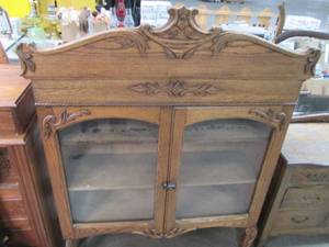 lot 402 image: Antique Wooden Buffet Hutch Style C...