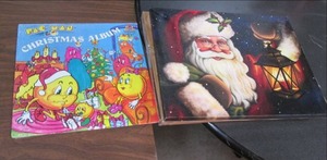 lot 411 image: Vintage Christmas Pac-Man Record Al...