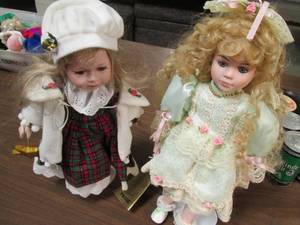 lot 412 image: Set of 2 Very Nice Hand Painted Por...