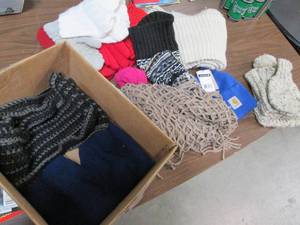 lot 413 image: Very Nice Knit Hats, Scarves, Glove...