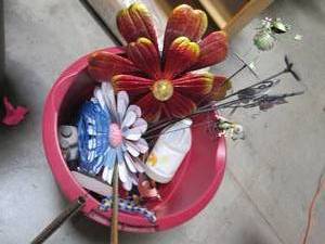 lot 420 image: Garden Bushel Tote filled with Colo...