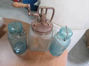 lot 435 image: Vintage Square Thick Glass Mason S...