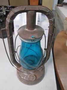 lot 446 image: Vintage Dietz-Monarch Oil Burning L...