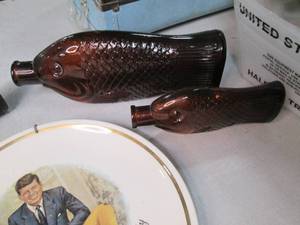 lot 452 image: Collectors Display Plate featuring ...