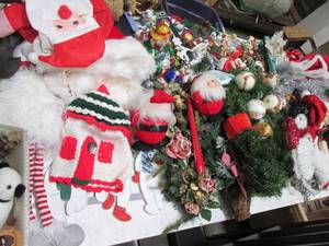 lot 462 image: Large Lot of Christmas and other Ho...