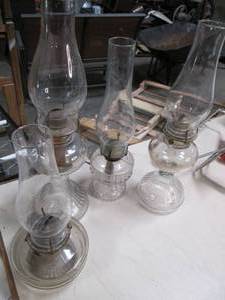 lot 472 image: Lot of Vintage Oil Lamps...