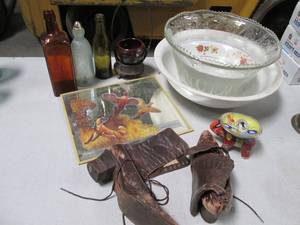 lot 488 image: Lot of Vintage Glassware, Niknaks,...